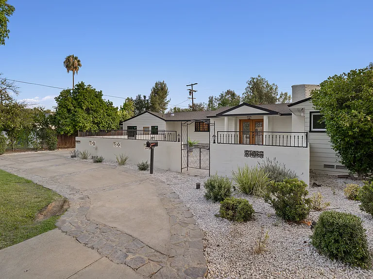 5835 Hillview Park Ave — Photo 52
