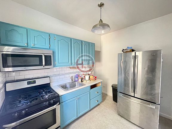 4th image of 2843 Randall Ave Unit 1