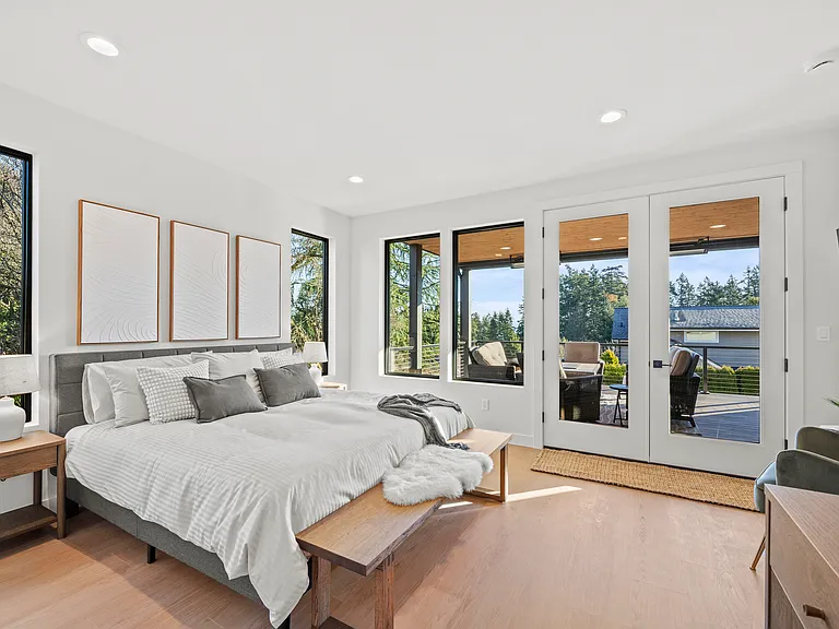 6305 Soundview Dr — Photo 36