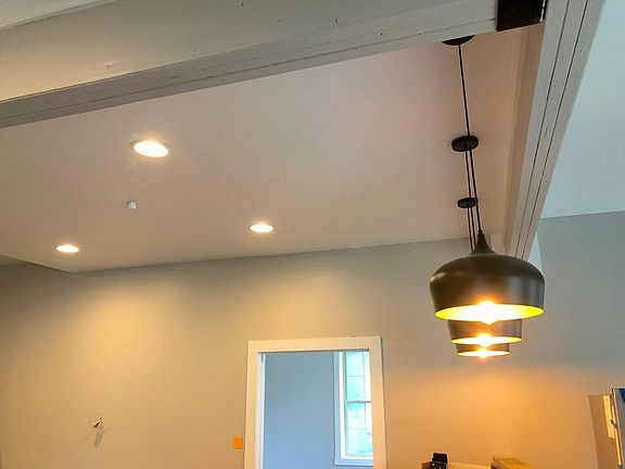 3rd image of 901 N Wood Ave APT 3