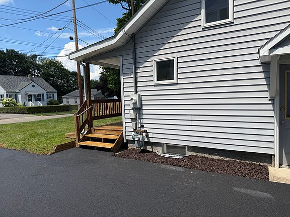 2nd image of 237 Marion St
