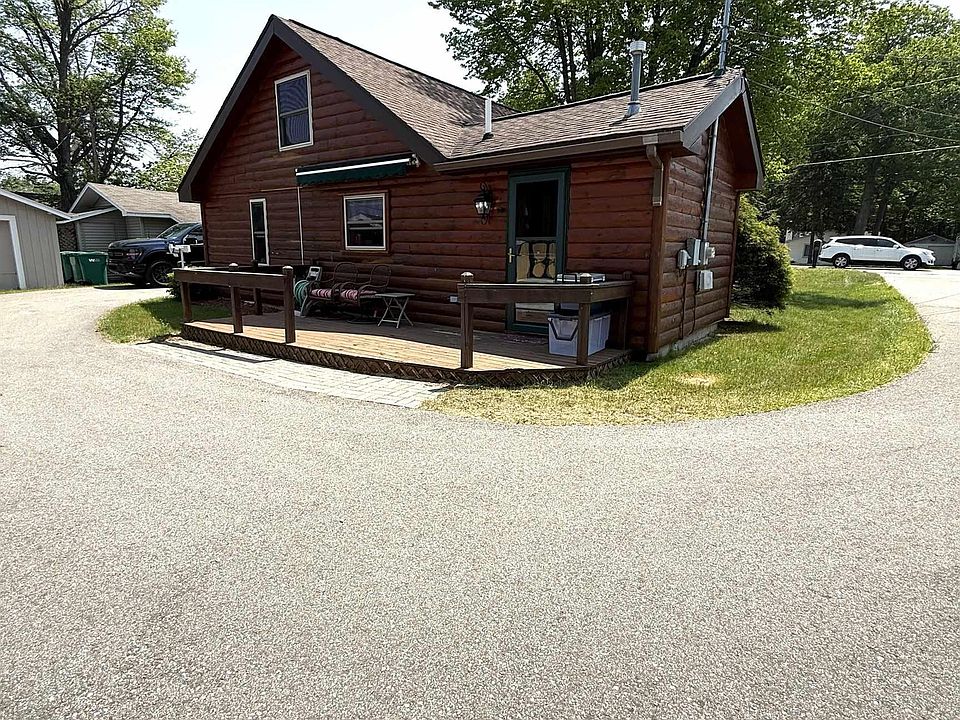1st image of 584 W Houghton Lake Dr