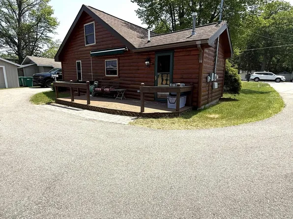 584 W Houghton Lake Dr, Prudenville, MI 48651