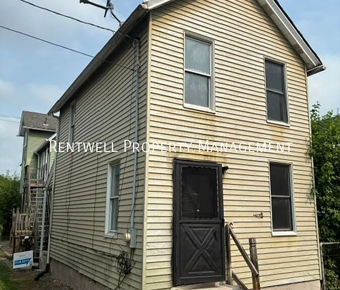 194 11th St #REAR — Photo 9
