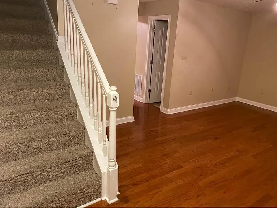 3 bed, 2.5 bath, 1360 sqft, $1,000 — Photo 2