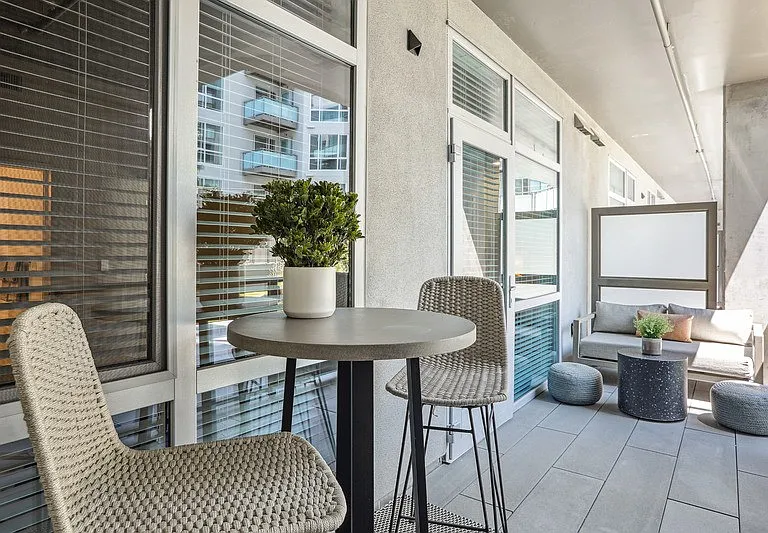 Link Apartments Four12 — Photo 11