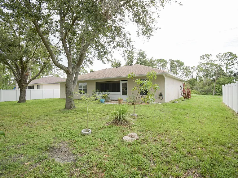4913 Cromey Rd — Photo 2
