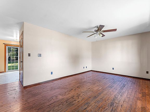 4th image of 120 Baake St
