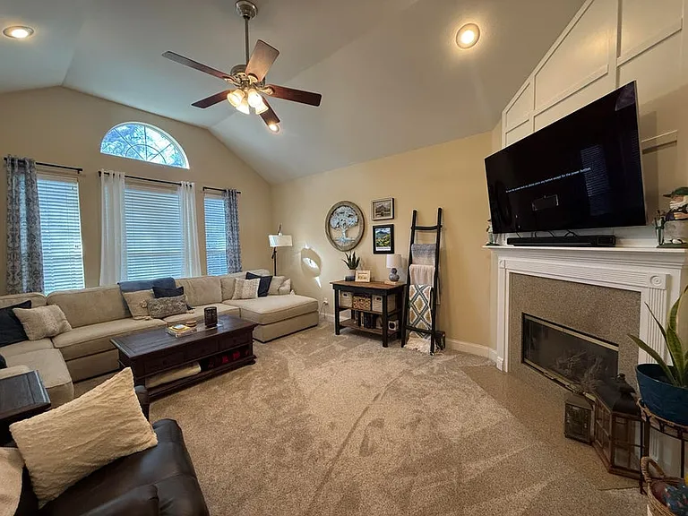 4410 Windlake Dr — Photo 5