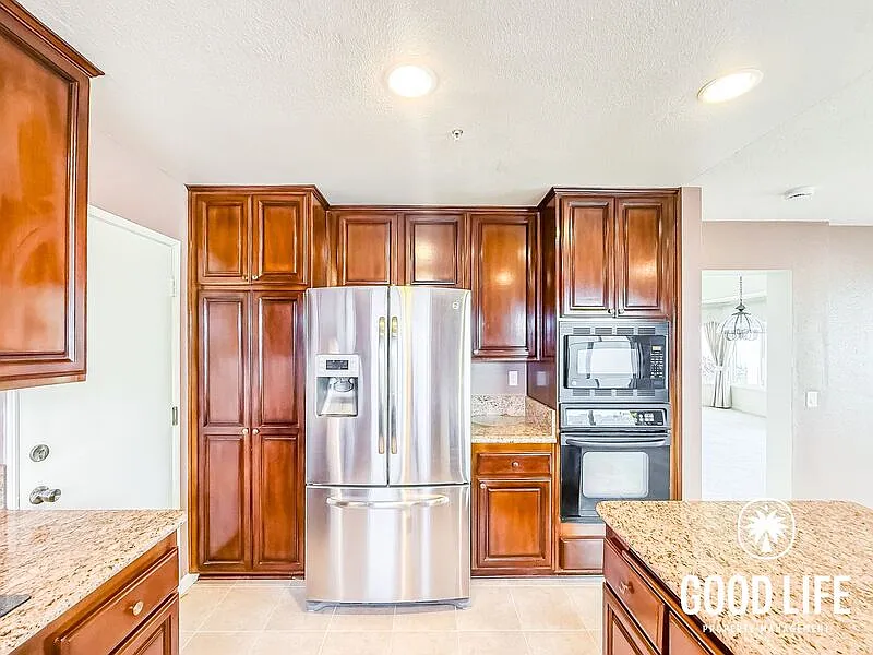3 bed, 2.5 bath, 1672 sqft, $6,500 — Photo 2