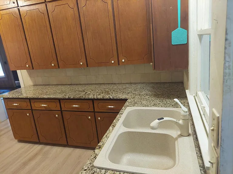 102 E Mayer St — Photo 5
