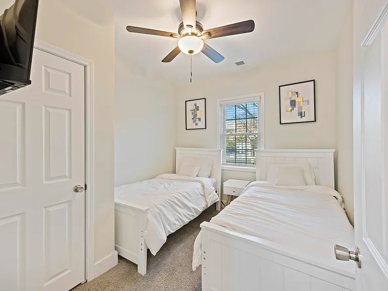 66 Line St #B — Photo 20