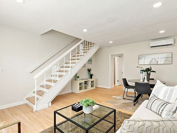 4th image of 648 W Main St APT D