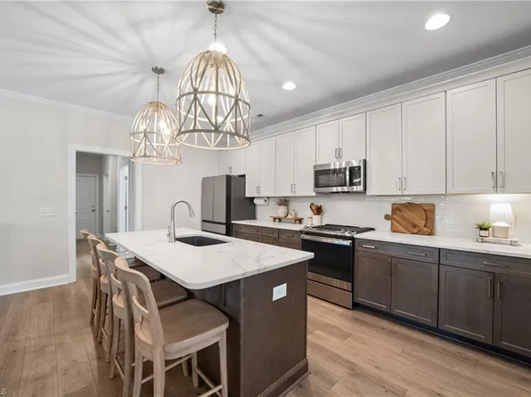 1720 Eastover Dr, Kernersville, NC 27284