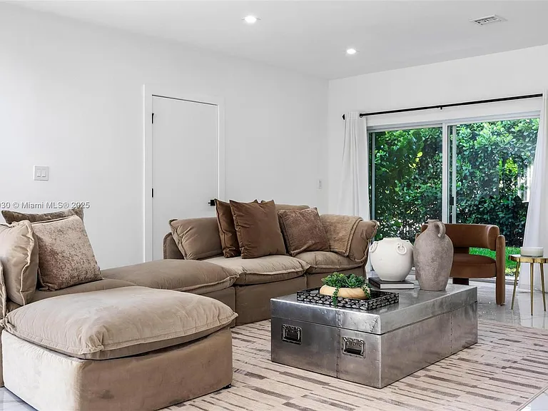 1651 SW 13th Ave — Photo 10