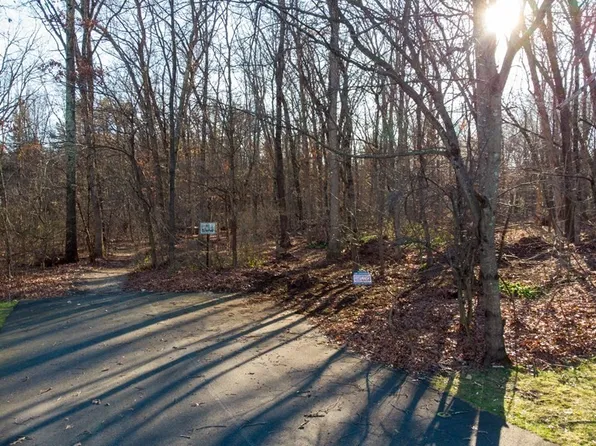 4 Mohawk St, Wilbraham, MA 01095