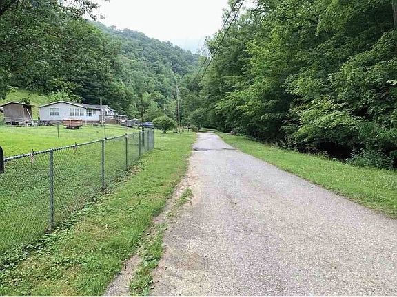 Exterior Neighborhood (street photo)