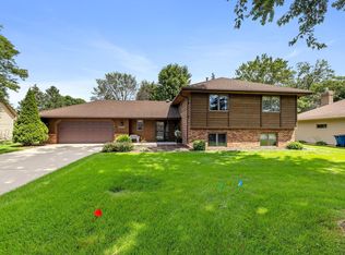 2483 Onyx Dr, Shakopee, MN 55379