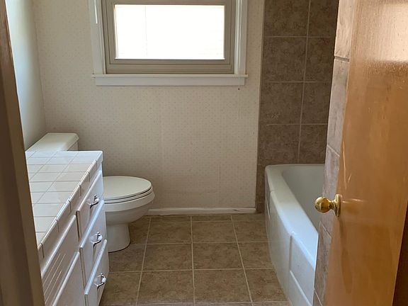 4th image of 1402 Nabors Ln