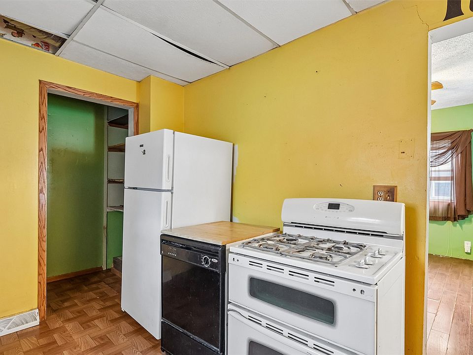 10th image of 2814 E Walnut St