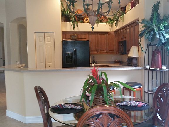 Kitchen dining area