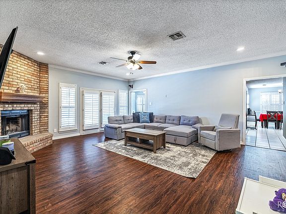 3rd image of 3245 Forest Hill Dr