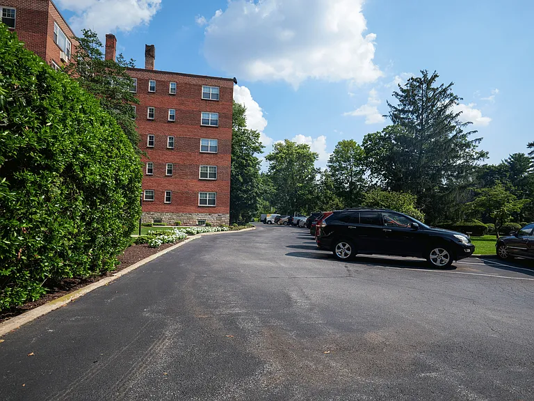 429 Apartments — Photo 38