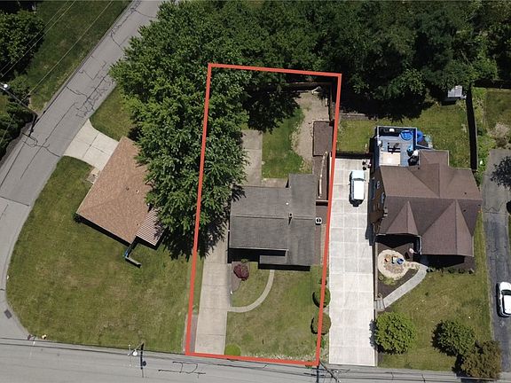 3rd image of 3407 Pinewood Dr