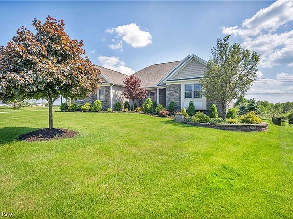 3rd image of 1381 Parkview Ln