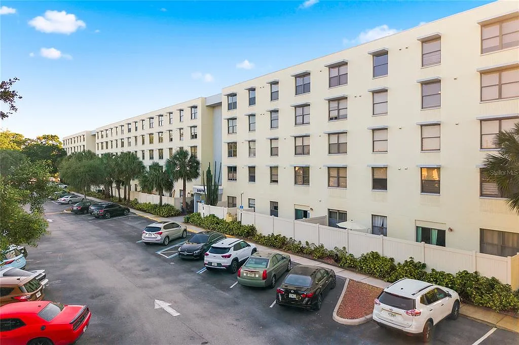 2 bed, 2.0 bath, 1060 sqft, $2,000 — Photo 4