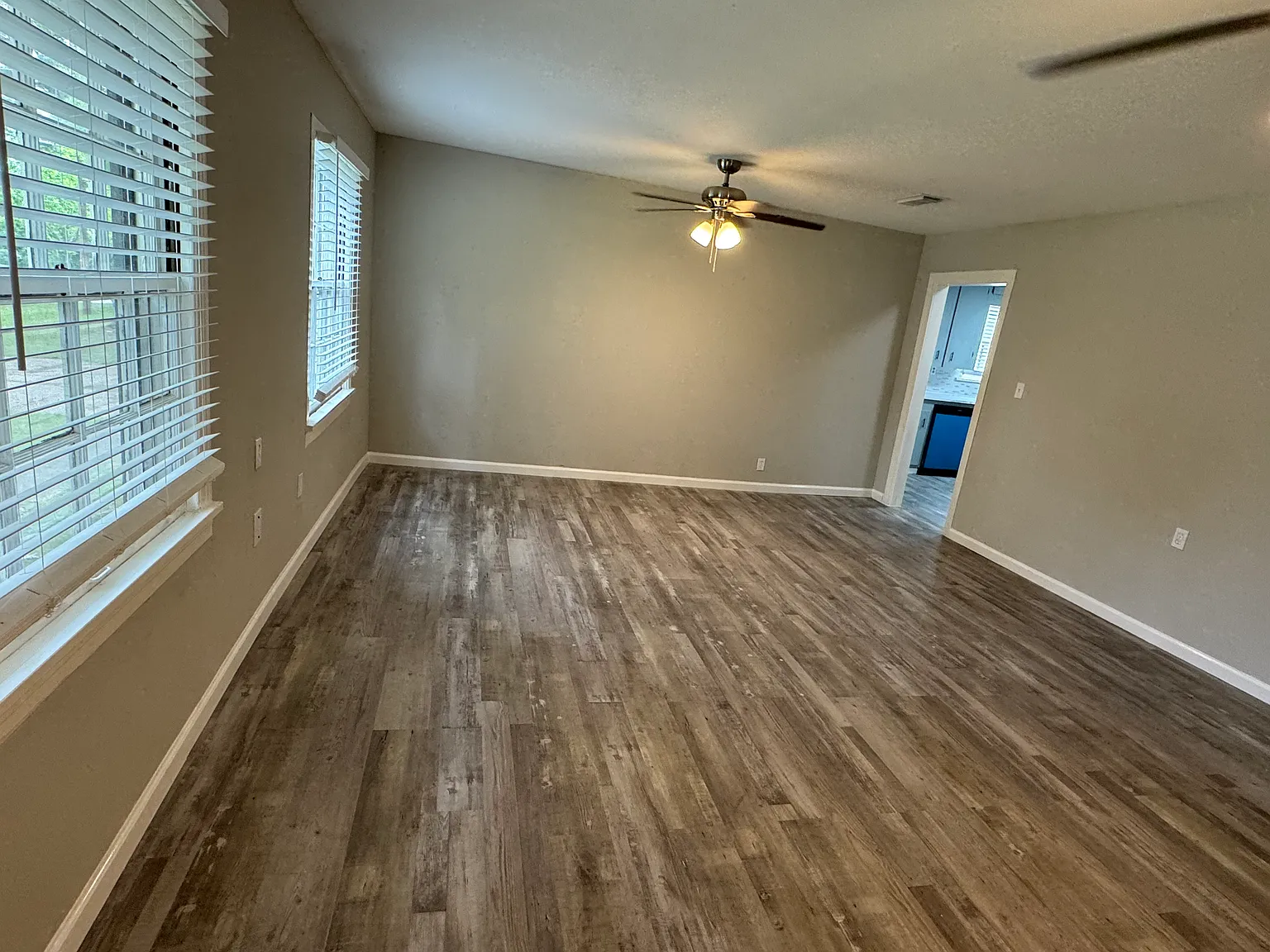 512 W University St — Photo 3