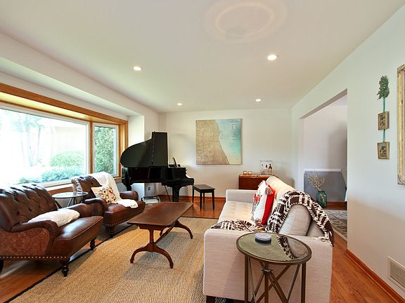 4th image of 830 Braemar Dr