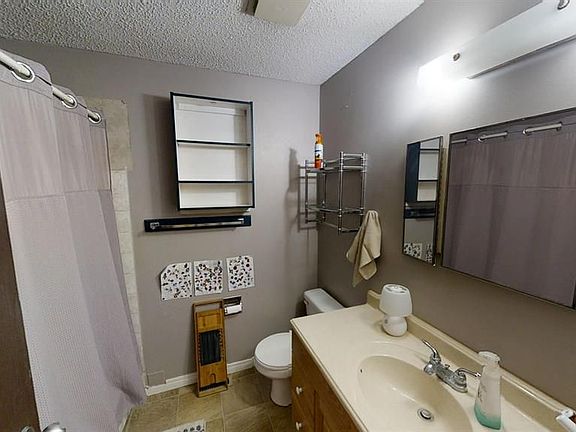 5th image of 9309 103rd Ave #B