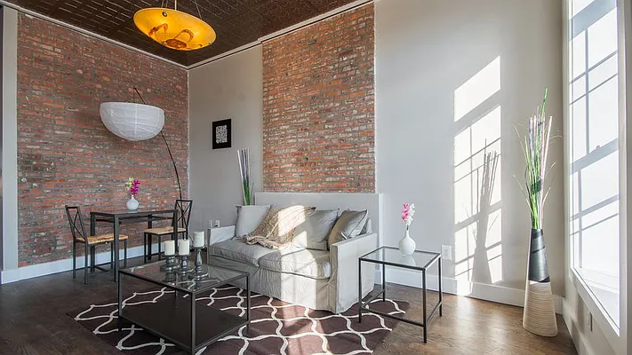 Rented by EXR | media 42