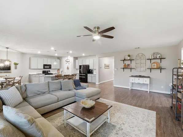 3502 Saxton Green Rd, Pearland, TX 77584