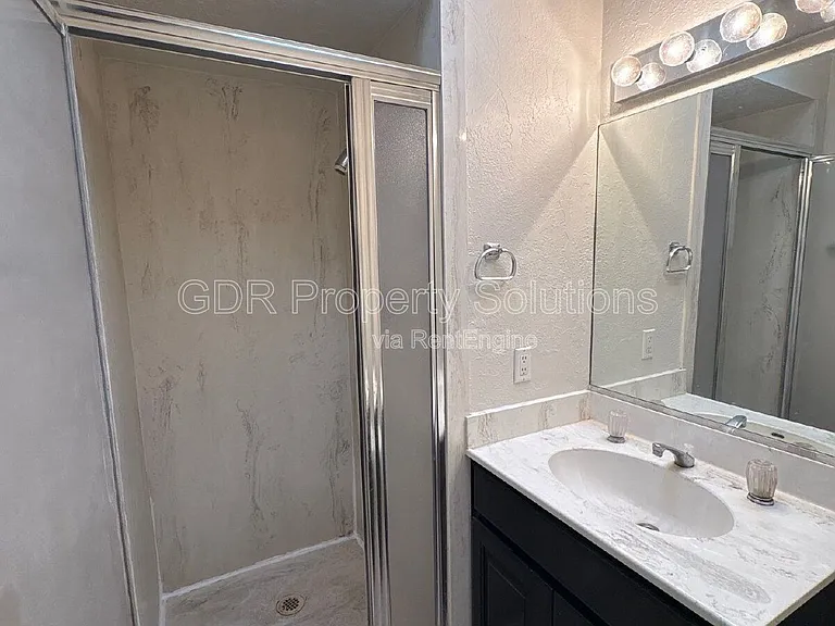 5828 Elmwood Dr NE — Photo 16