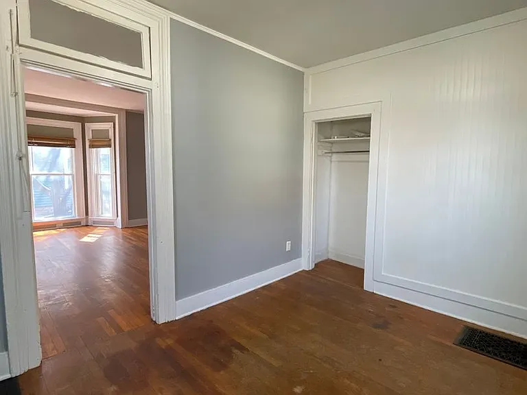 909 Merchant St — Photo 8