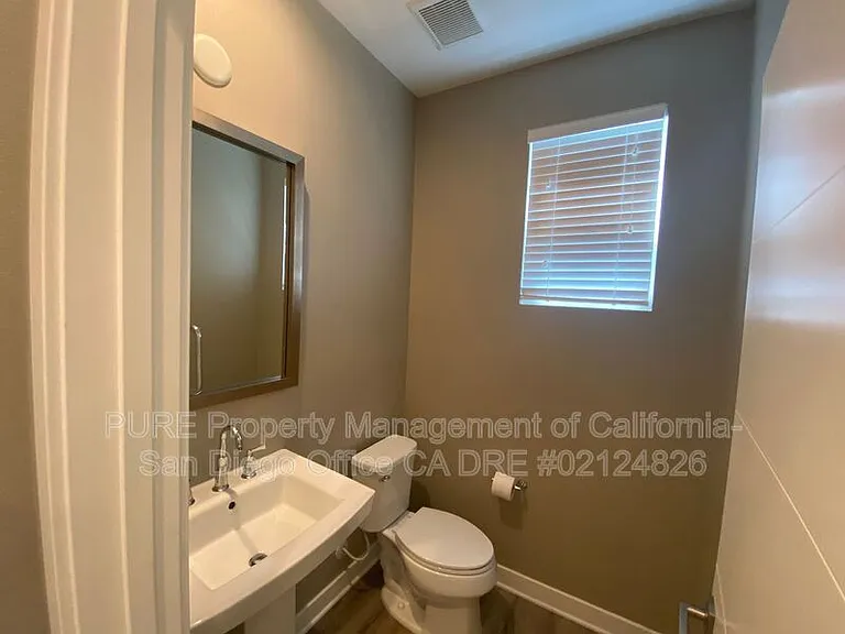 713 Shoreline Rd — Photo 3