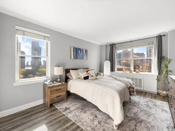 201 East 37th Street image 2 of 5