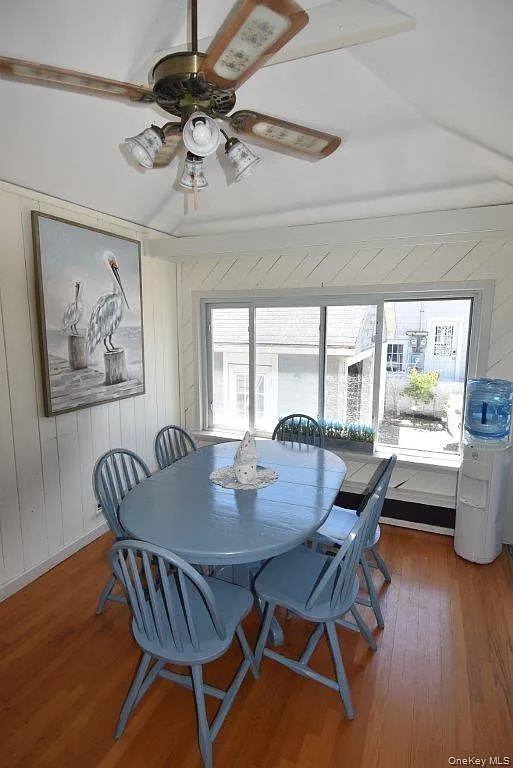 3 bed, 2.0 bath, 2418 sqft, $3,800 — Photo 4