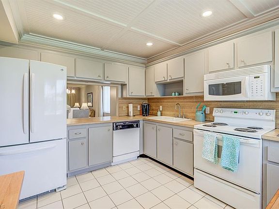 4th image of 38 Glades Blvd APT 1