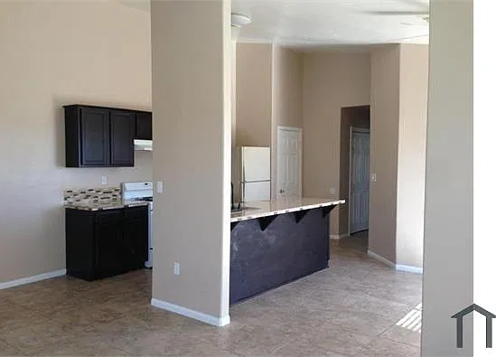3 bed, 1200 sqft, $1,700 — Photo 3