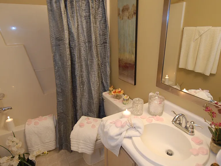 Lenox East — Photo 9