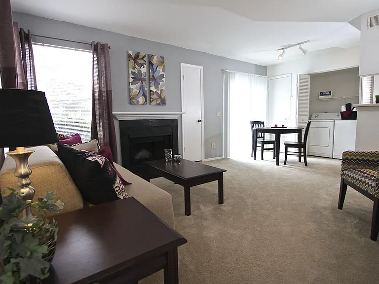 Royal Pointe — Photo 17