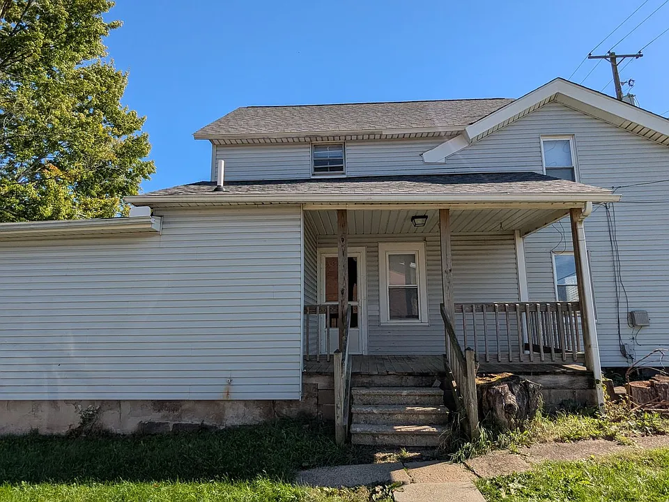 223 E Maple St
