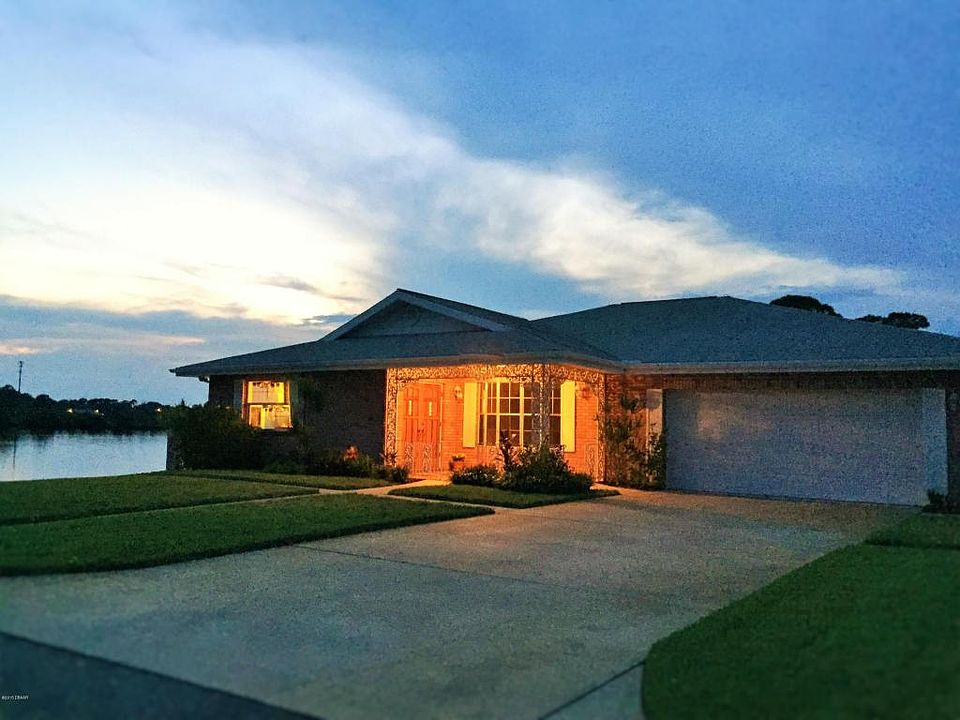 1st image of 723 Palm Circle Dr