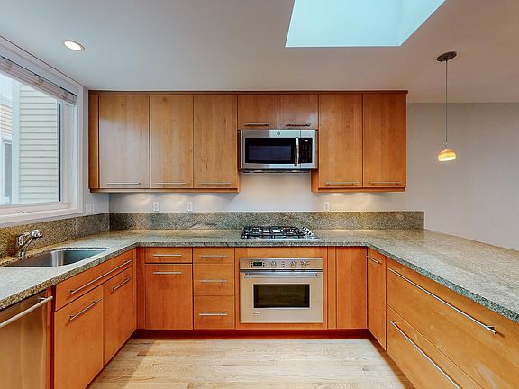 4th image of 313 2nd Ave APT 5