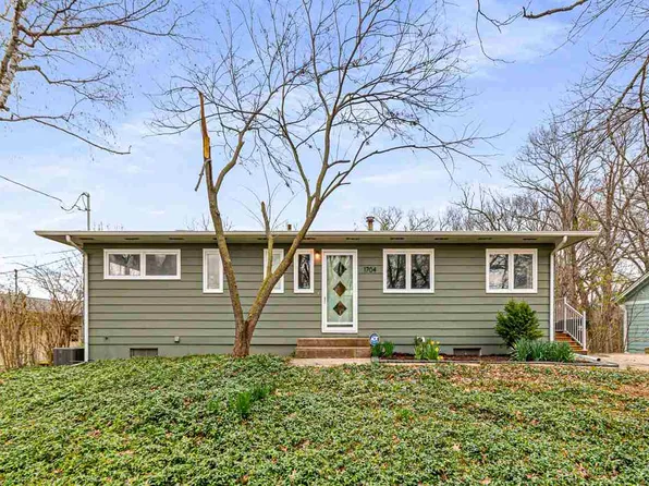 1704 Ridge Rd, Iowa City, IA 52245