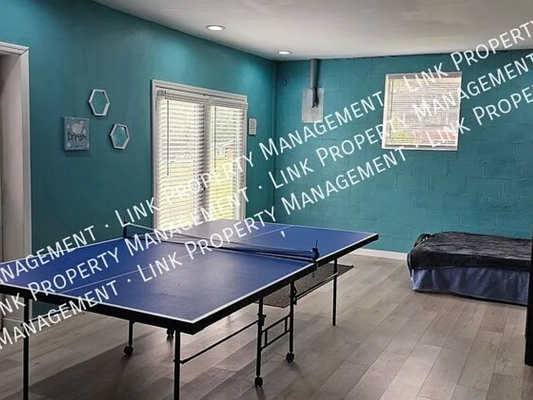 2433 Meade Cir — Photo 32