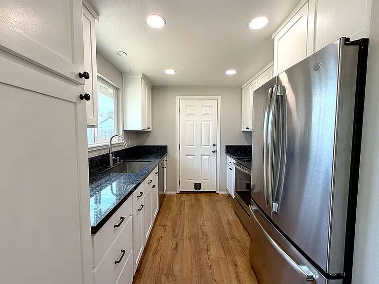 410 Crona St — Photo 8